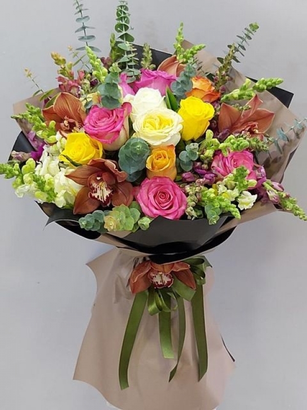 Orkide Gül Ve Mevsim Çiçek Buket Serisi