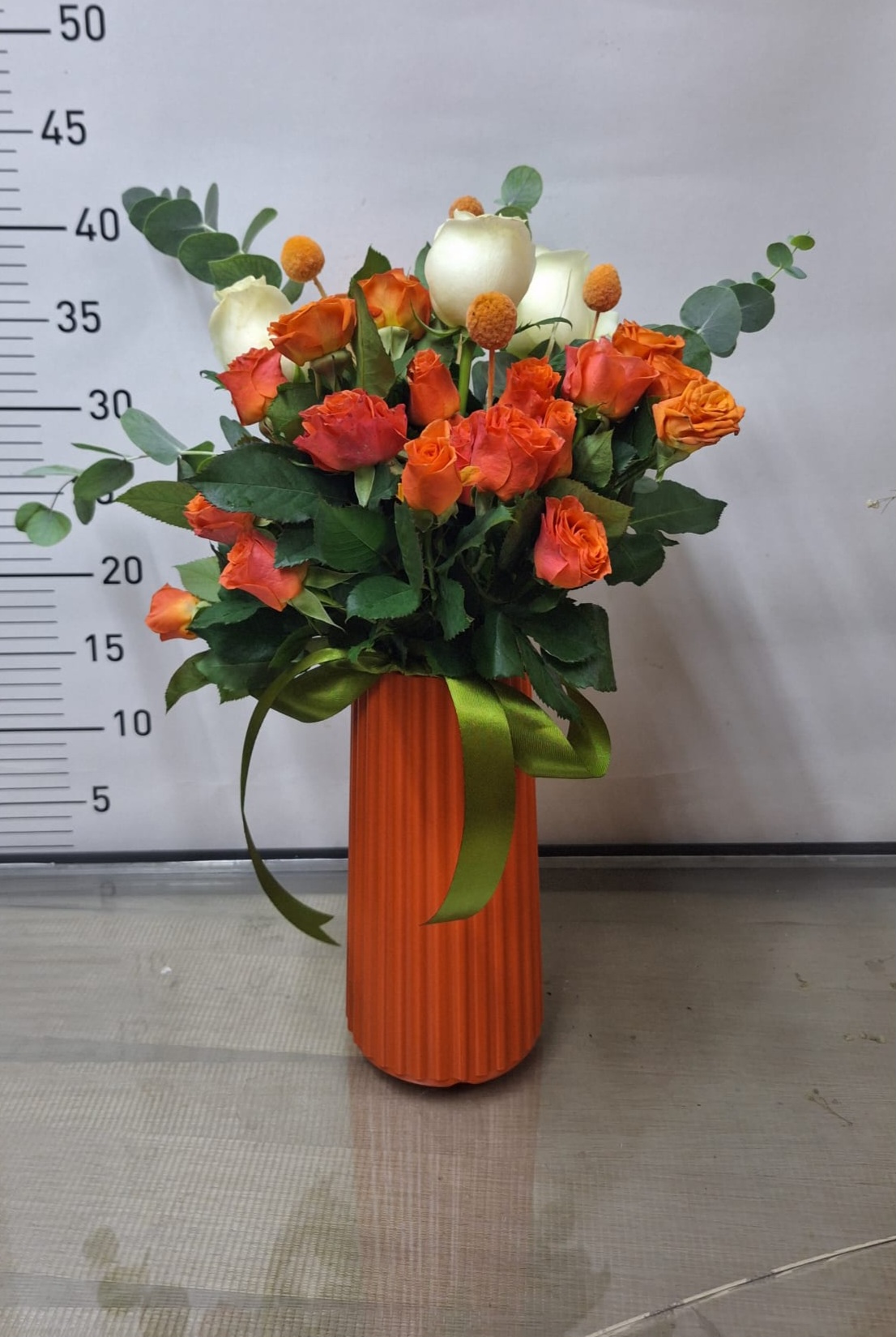 Turuncu Vazo İçi Çardak Ve Beyaz Gül Serisi